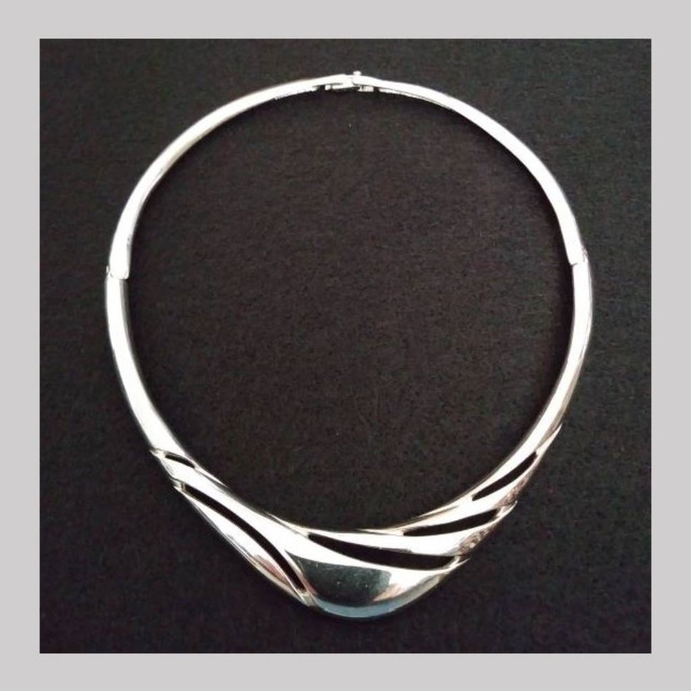 VINTAGE MONET SILVER-TONE NECKLACE